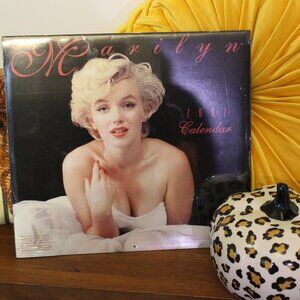 MARILYN MONROE 2002 sealed calendar
